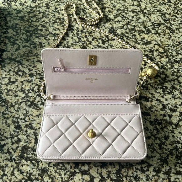 Chanel purse - Picture 2 of 4